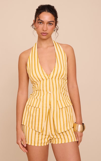 Combishort dos nu de tailleur jaune citron à fines rayures et détail gilet