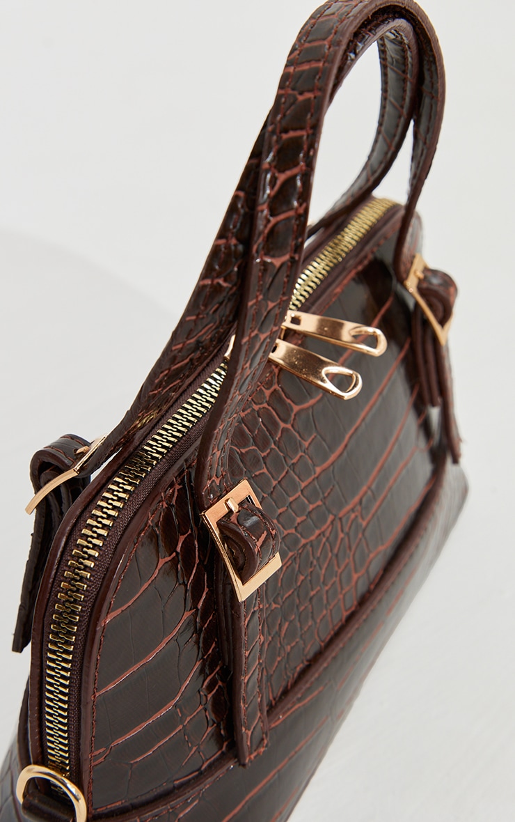 Mini sac chocolat en effet croco à boucle et poignée image 4