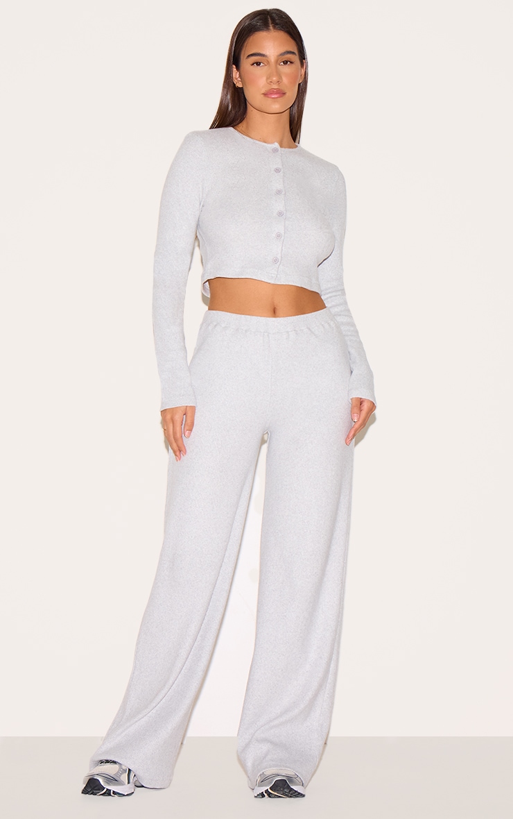 Own your downtime with a fresh take on ultimate comfort and confident style. The ash grey brushed rib wide leg trouser masters an unforced aesthetic with its elongating wide-leg cut and relaxed pull-on waist, designed for effortless daywear. This distinctive ash grey piece, featuring a subtle ribbed design, offers a versatile foundation for your everyday looks. Pair it with the coordinating cropped cardigan and crisp trainers for a unified athleisure ensemble, or elevate the vibe with a sharp tailored shirt for a look that speaks to discerning ease.
