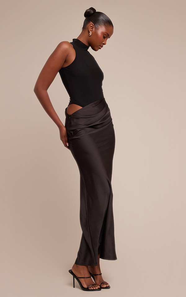 Robe longue en mesh noir à col nageur et jupe satinée