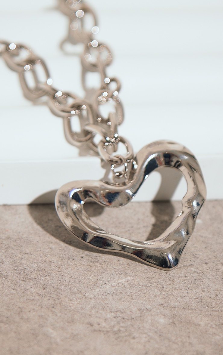 Collier argenté à coeur effet fondu épais image 4