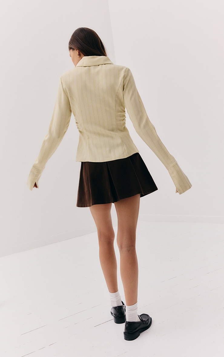 Chemise ajustée jaune beurre à fines rayures et col oversize image 2