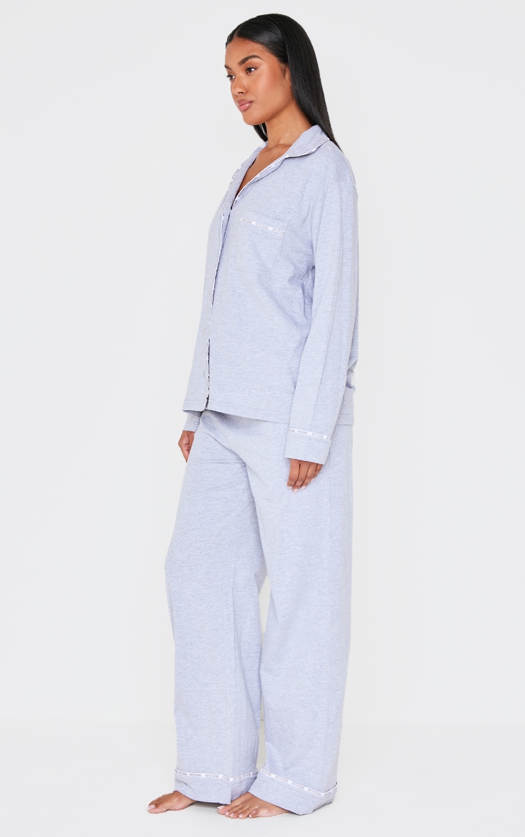 PRETTYLITTLETHING Ensemble de pyjama en jersey gris à coutures surjetées image 3