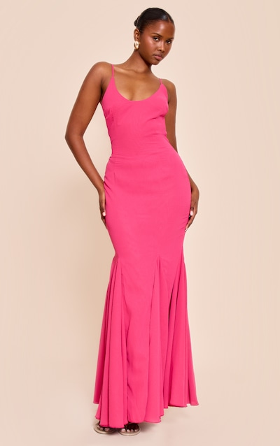 Robe longue en mousseline de soie fuchsia sans manches à col rond et dos bénitier