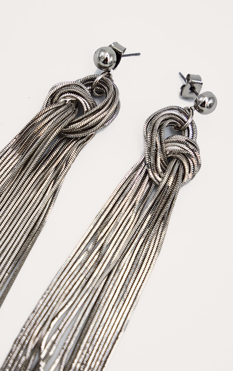 Boucles d'oreilles argentées à chaînes en cascades nouées image 3