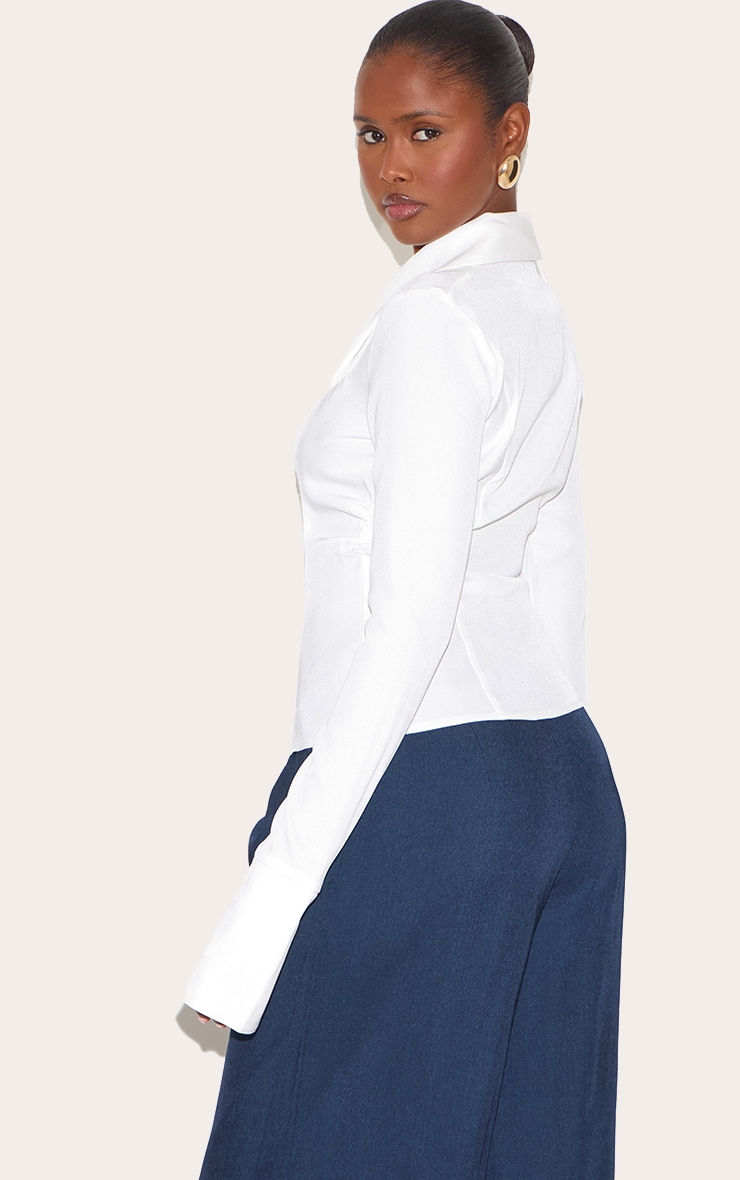 Chemise ajustée blanche à col surdimensionné image 2