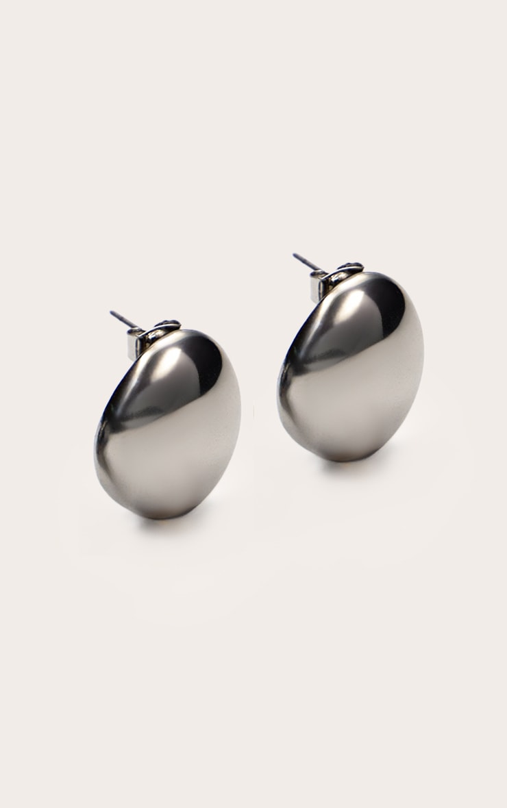 Mini boucles d'oreilles argentées en forme de galet à clous image 2
