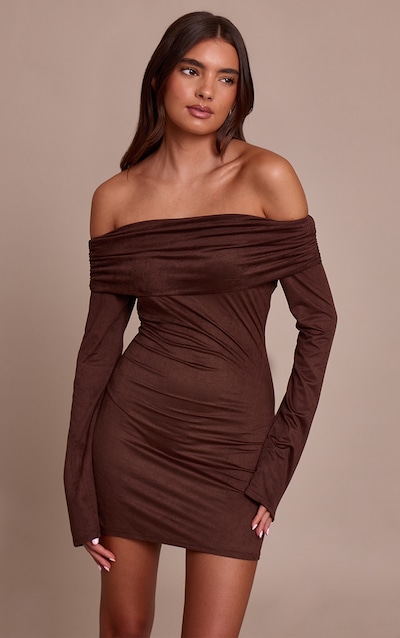 Robe moulante en suédine chocolat à col bardot et manches longues