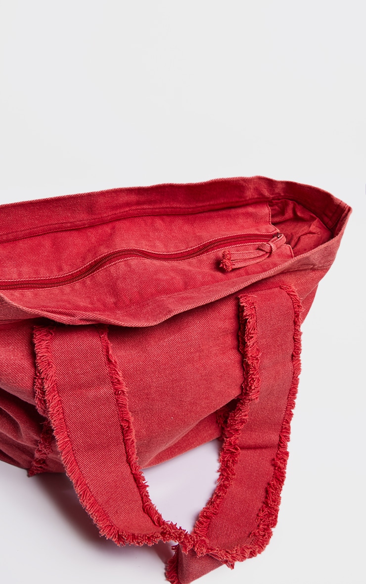 Tote bag en jean rouge cerise effiloché à zippé image 4