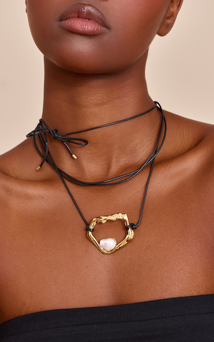 Gold Plated Textured Pendant Necklace with Pearl Detail image 1