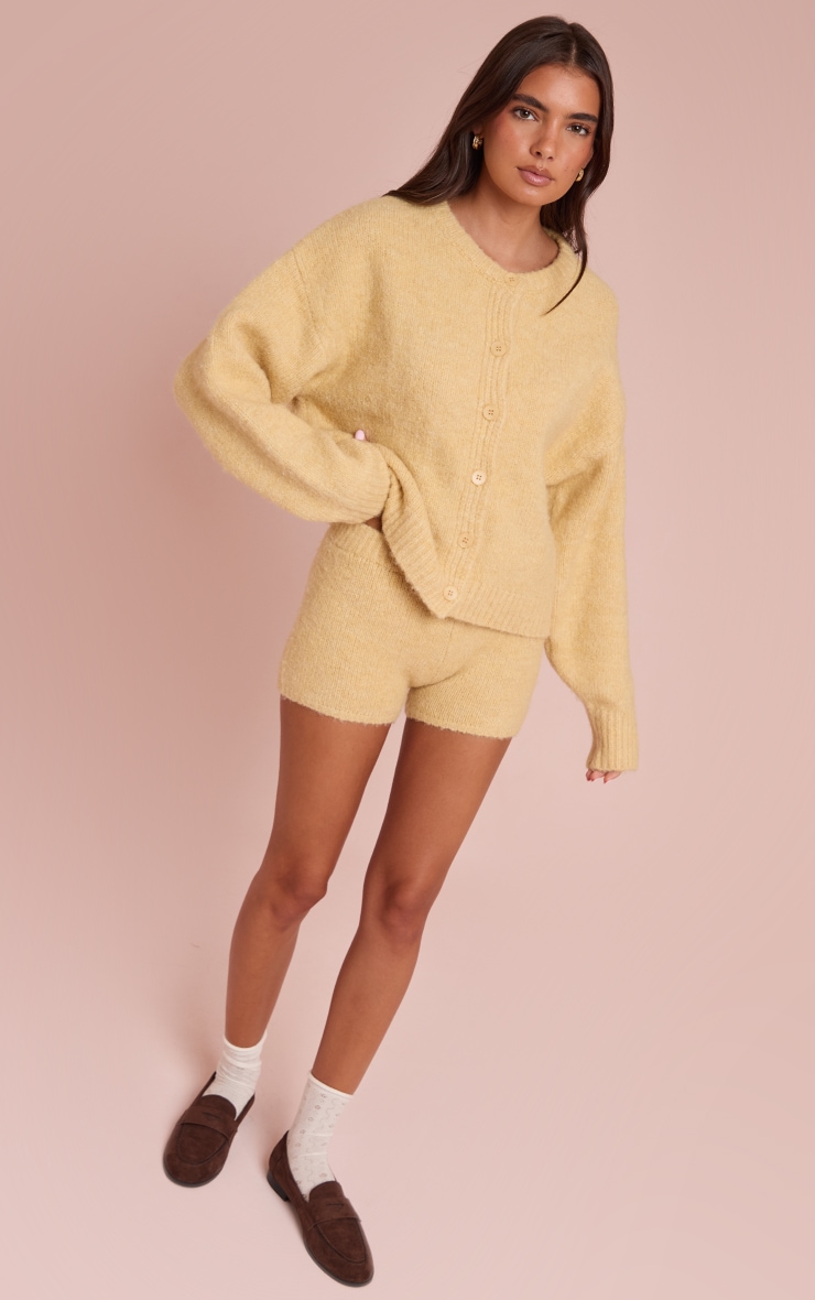 Cardigan oversize brossé crème au beurre à col rond image 3