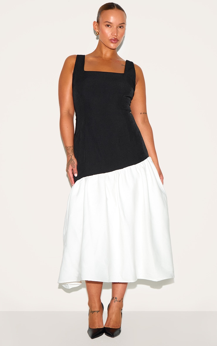 Plus Robe mi-longue noire et blanche à col carré et ourlet plissé contrastant image 1
