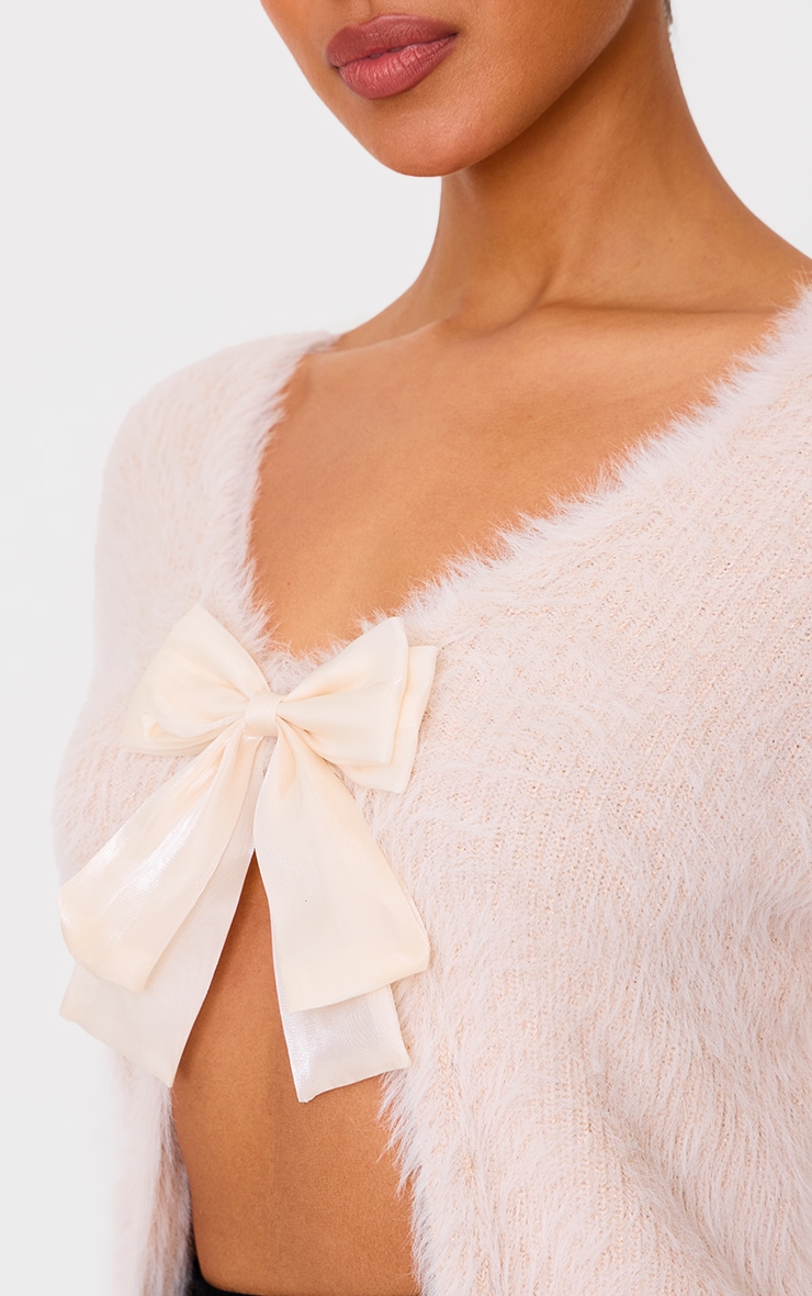 Top en maille tricot duveteuse rose pâle à noeud devant image 4