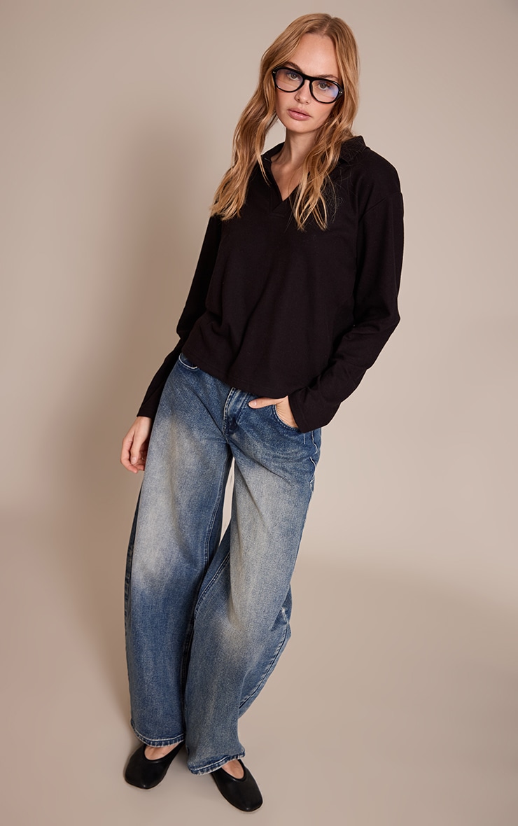 Top long noir à col replié et logo brodé image 3