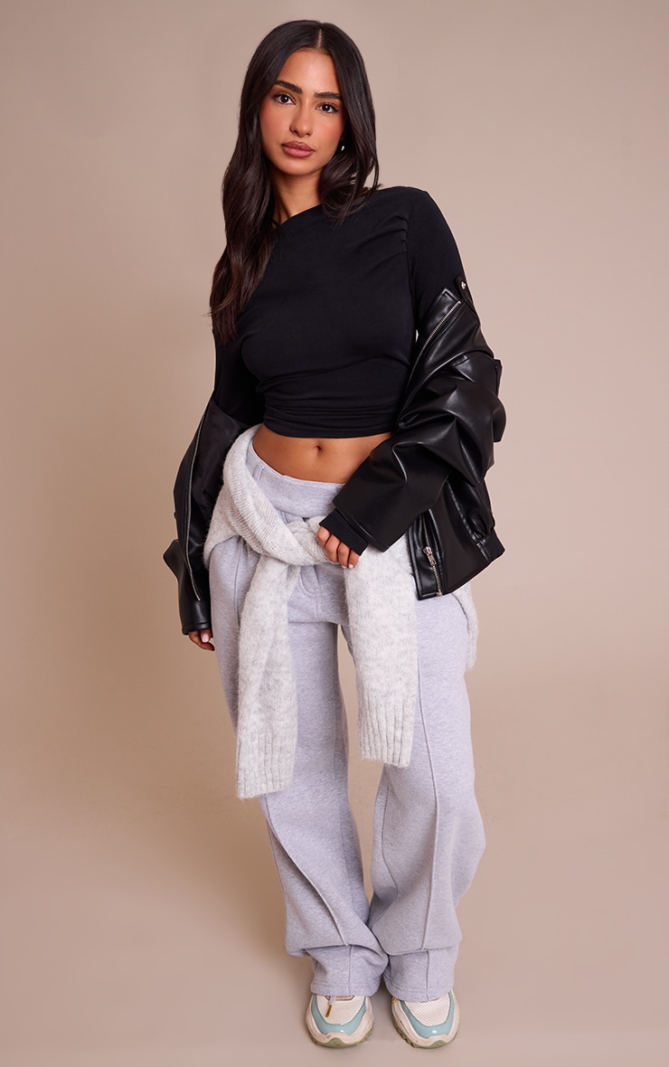 Petite Top asymétrique en coton doux noir froncé à manches longues image 3