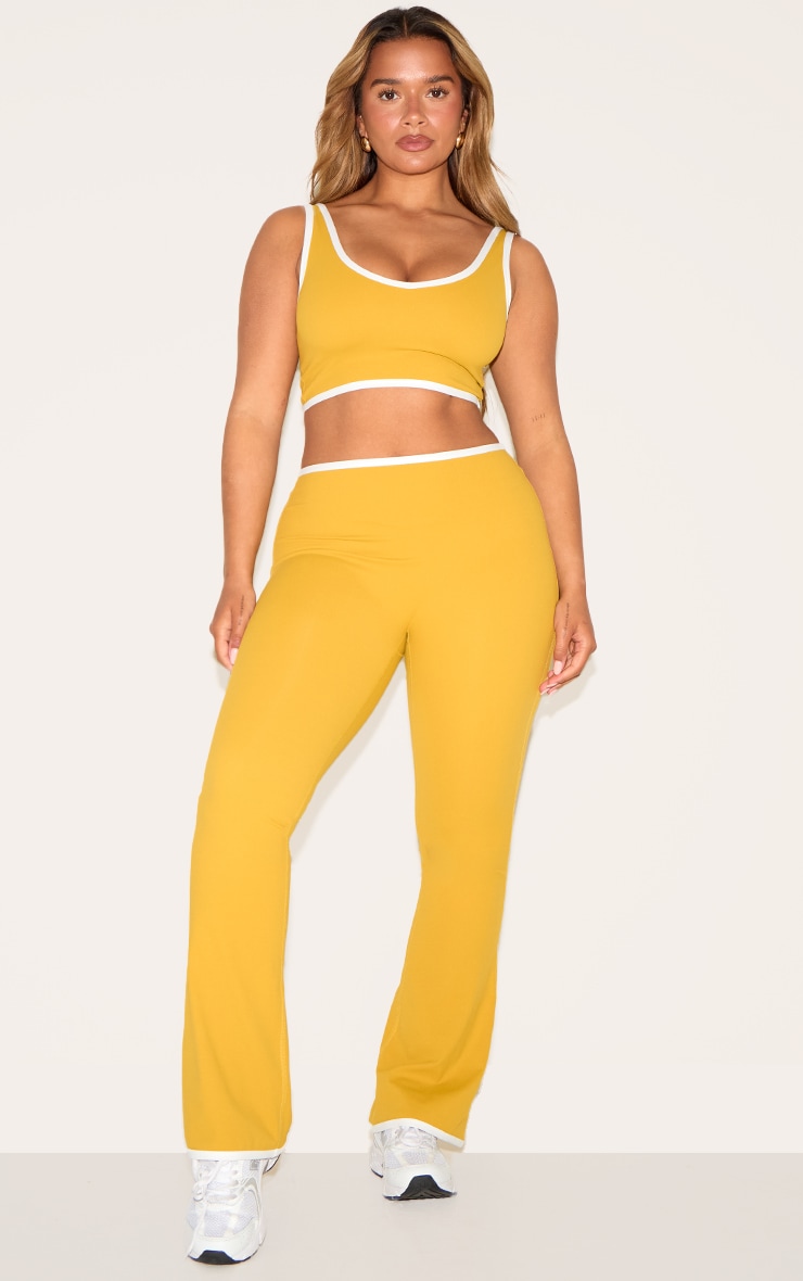 Shape Pantalon de sport flare en Sculpt vert olive à lisérés contrastants image 1