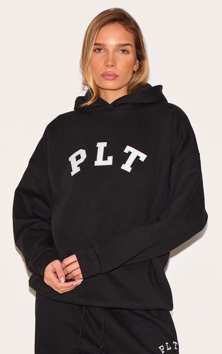 PRETTYLITTLETHING Black Contrasting Print Logo Oversized Hoodie image 1
