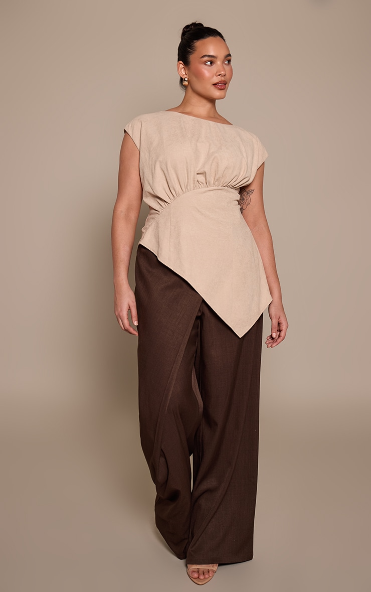 Plus Top ajusté en peau de pêche sable sans manches à détail froncé devant image 3