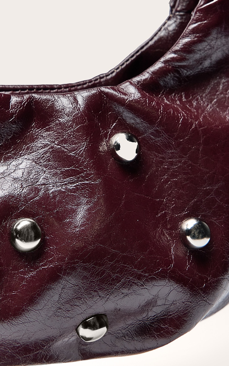 Sac épaule prune en simili froissé, détails cloutés argentés image 5