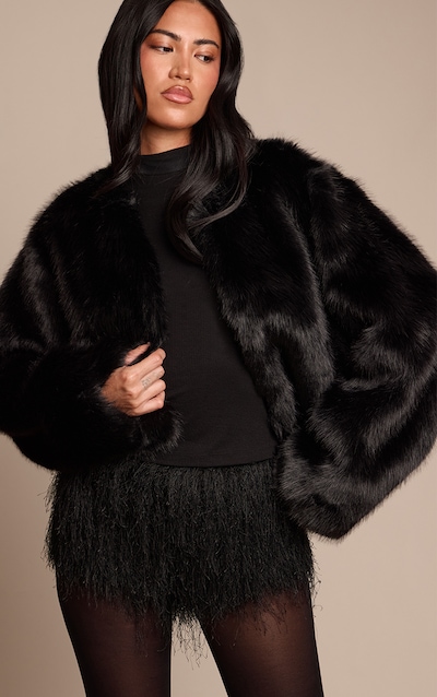 Manteau court en fausse fourrure noire