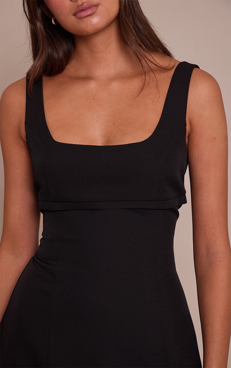 Robe de tailleur droite tissée noire sans manches à double lisérés sous le buste image 4