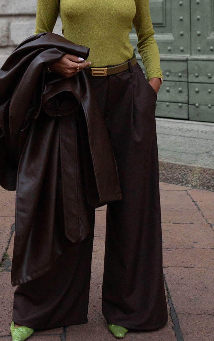 Pantalon large tissé chocolat à double plissures image 4