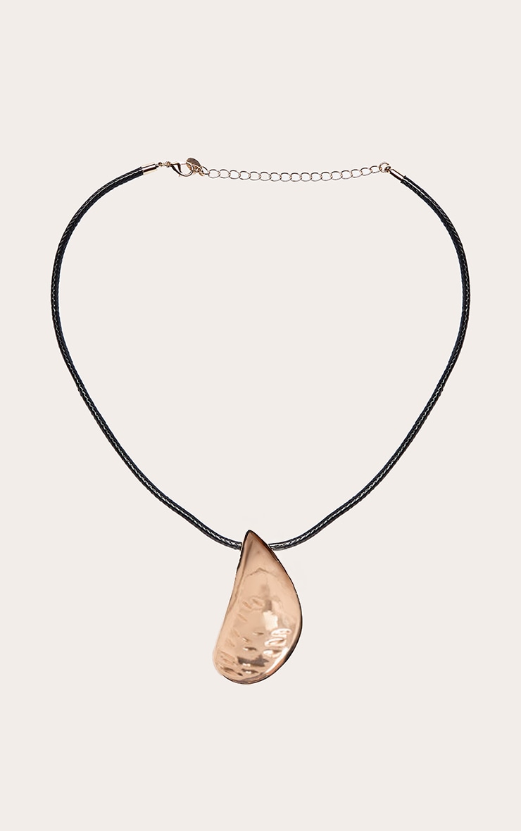 Gold Oyster Shape Oversized Cord Necklace image 2