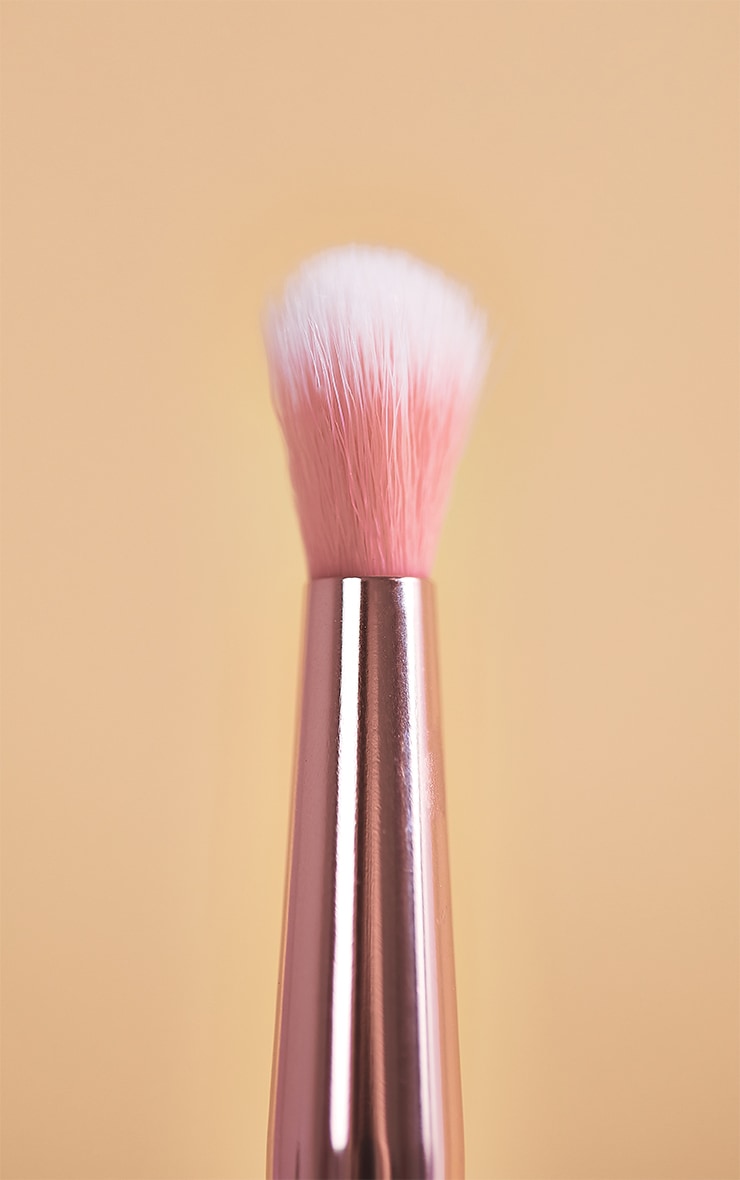 Makeup Revolution Create Fluffy Eye Brush R2 image 3