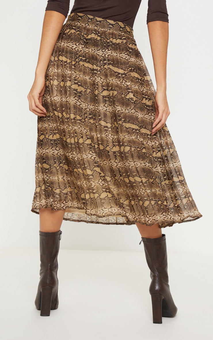 Jupe marron serpent. Jupes | PrettyLittleThing FR