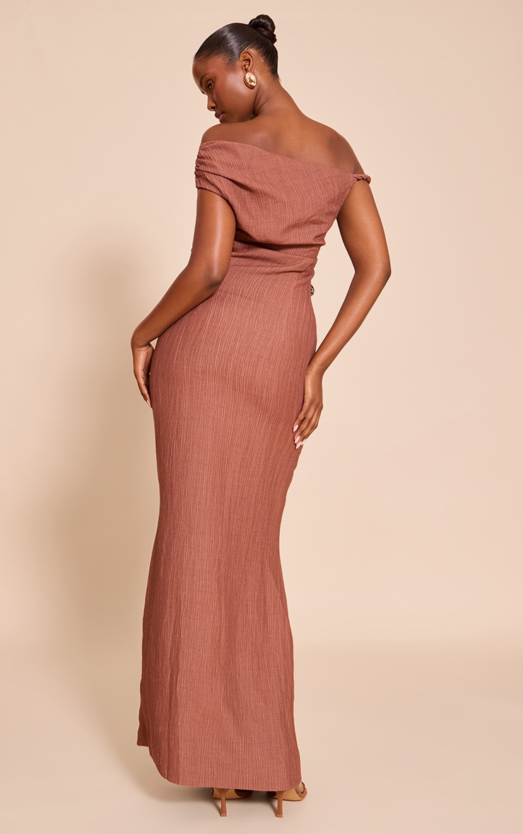 Robe longue texturée marron à épaule unique image 2