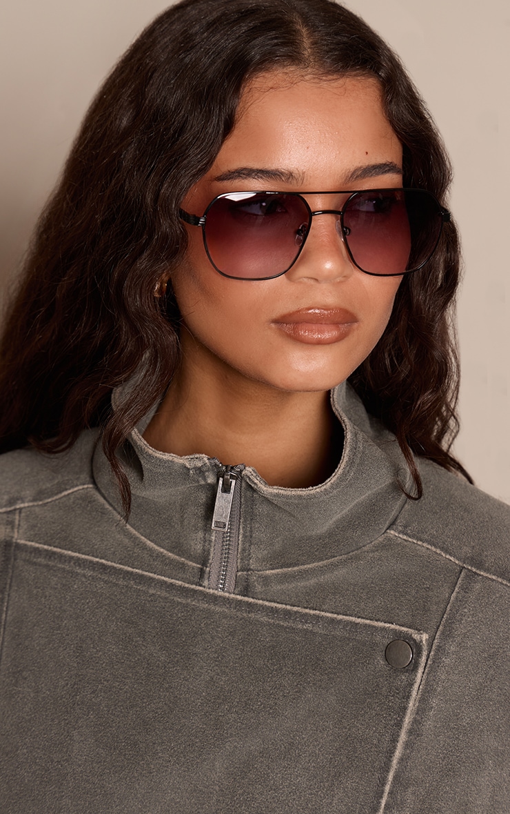 Black Metal Frame Aviator Sunglasses image 1