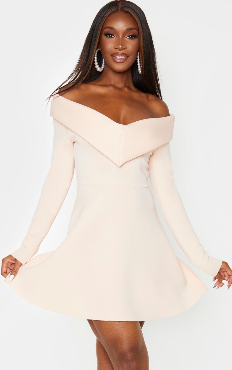 Robe patineuse en néoprène nude à col bateau en V