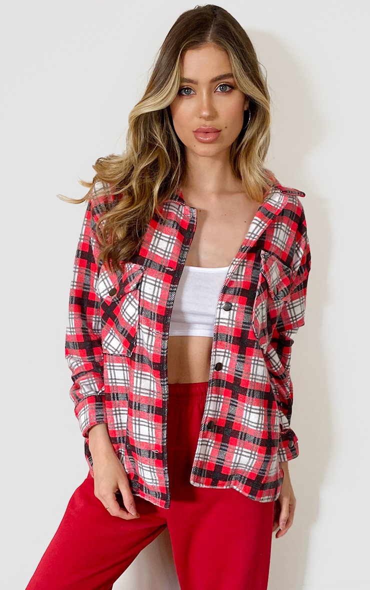 Veste style chemise rouge à carreaux et poches devant