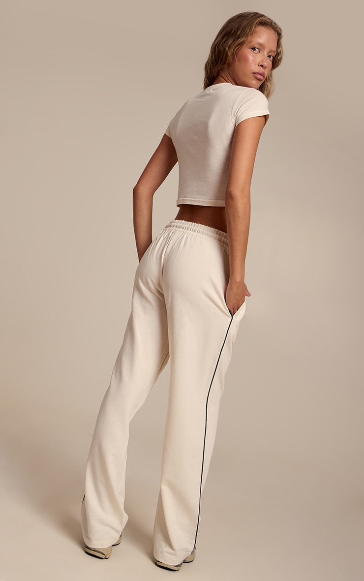 PRETTYLITTLETHING Jogging large crème à logo "PLT" contrastant image 3