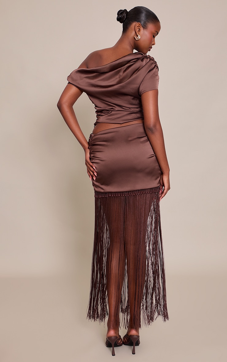 Mini-jupe satinée marron chocolat à perles et ourlet frangé image 3