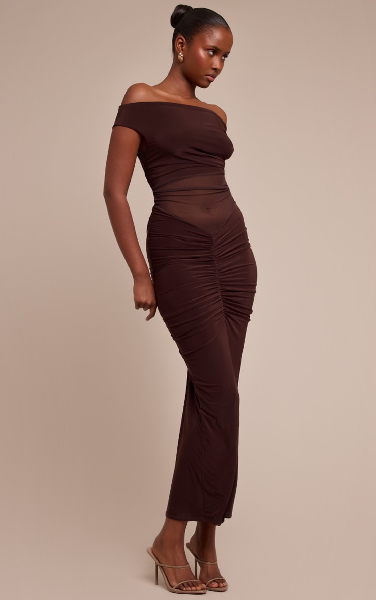 Robe longue en mesh chocolat à épaule unique et partie superposée image 3