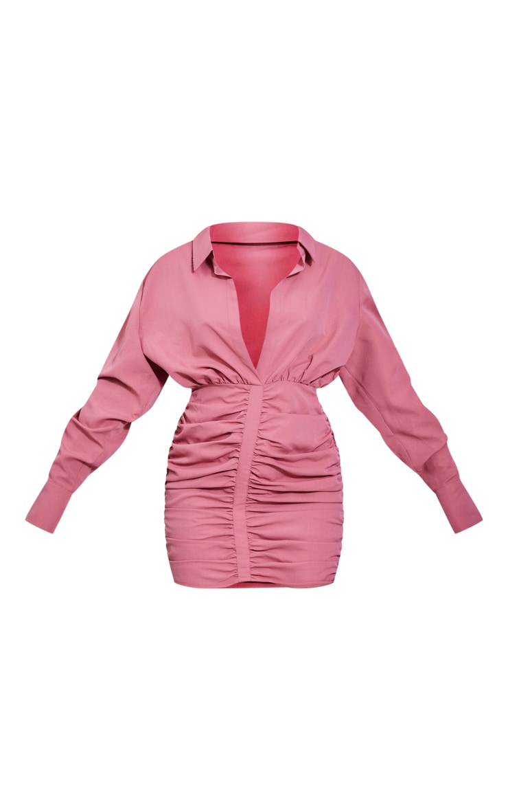 Robe chemise rose en maille tissée à jupe froncée et décolleté image 5