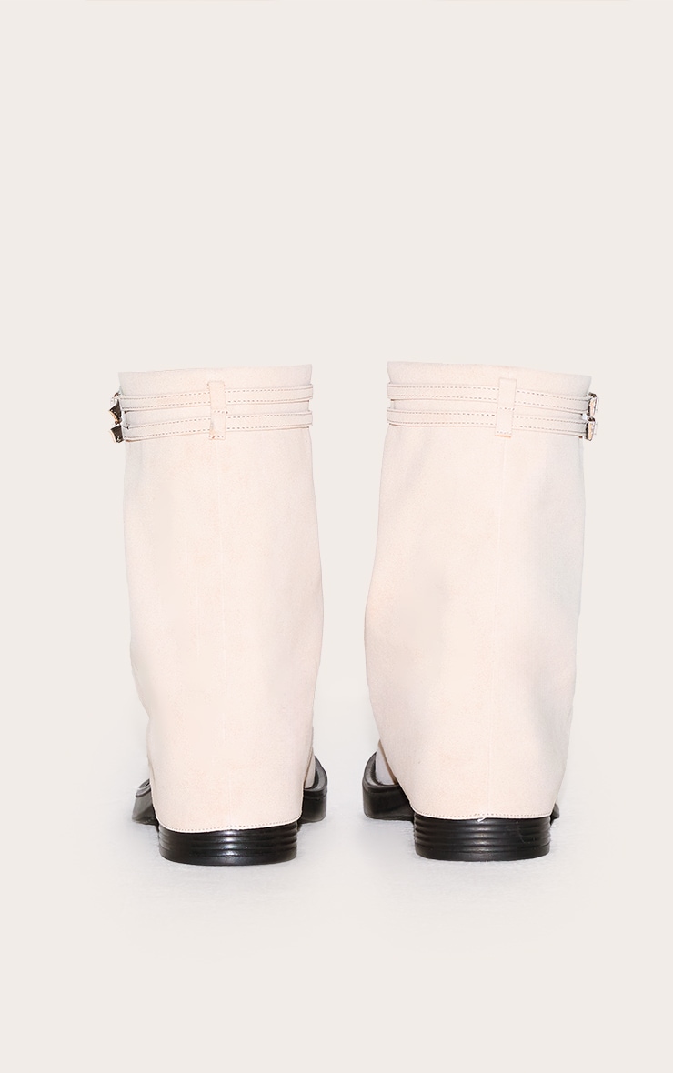 Bottines rondes repliées en suédine crème à boucles sur les brides image 3