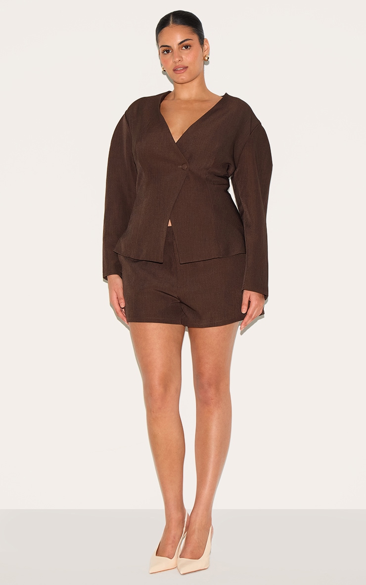Plus Blazer de tailleur asymétrique chocolat profond à taille cintrée image 3