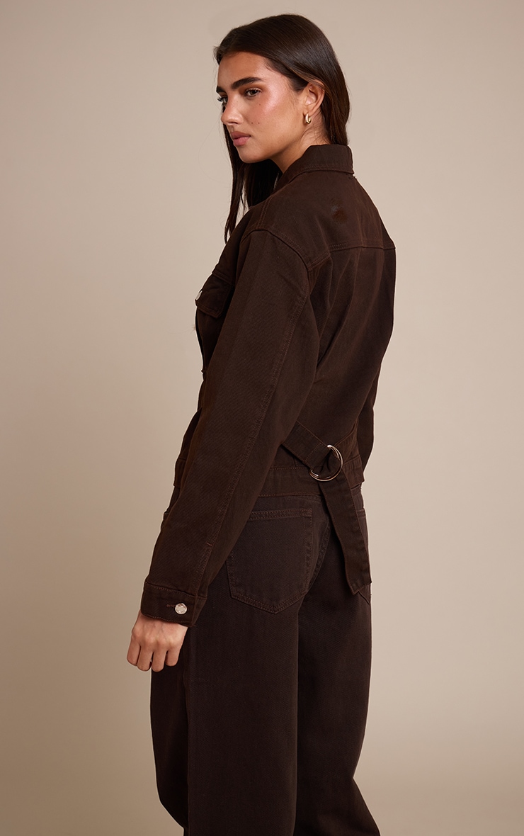 Veste en jean chocolat foncé à dos cintré et plissures image 2