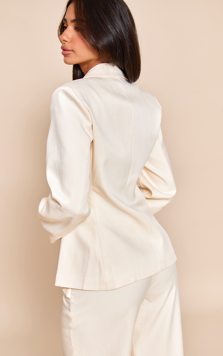 Petite Blazer crème au beurre à trois boutons image 2