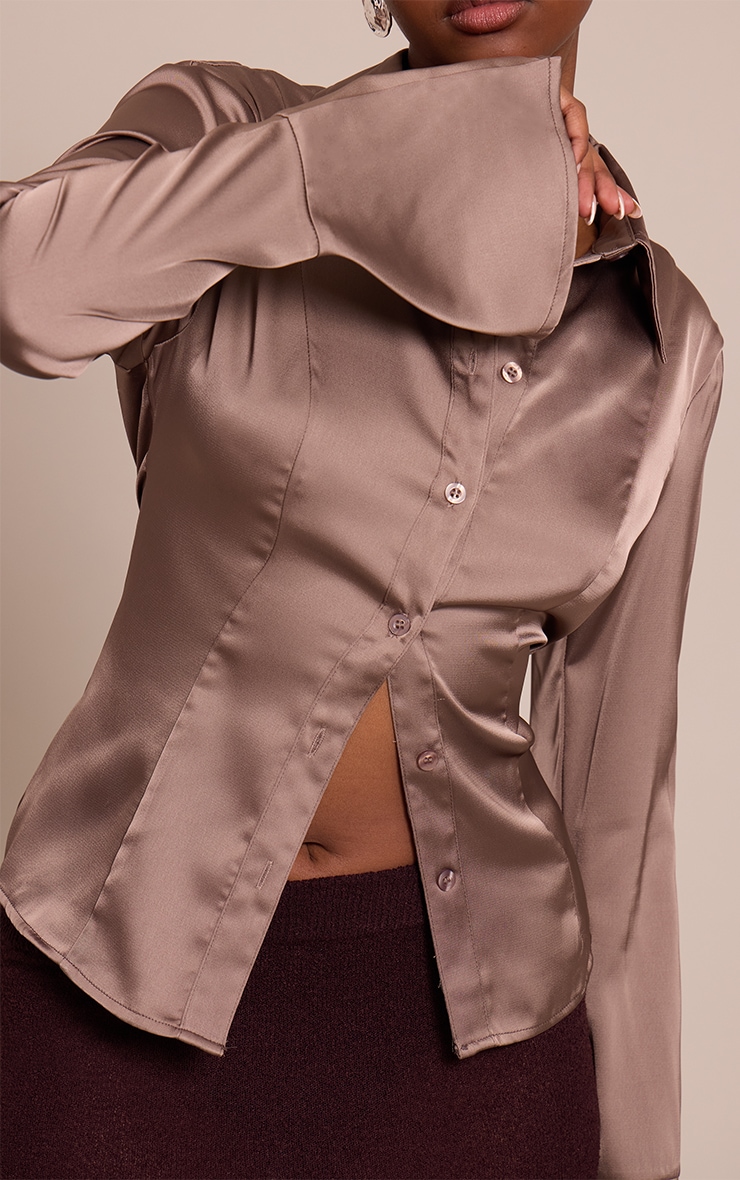 Chemise ajustée satinée gris champignon à manches evasées image 4