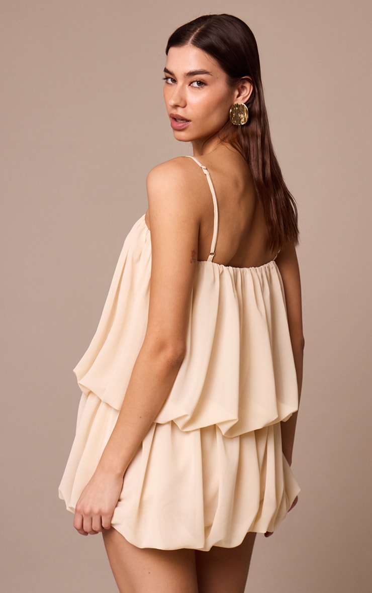 Robe bouffante en mousseline de soie amande froncée à bretelles fines image 2