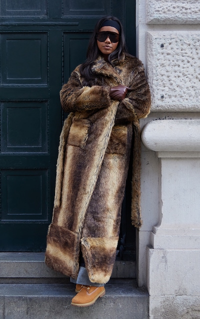 Manteau long en fausse fourrure chocolat à nouer