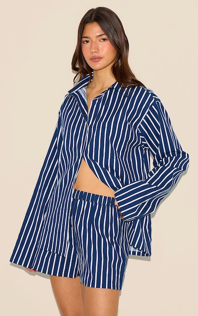 Short fluide bleu marine à rayures