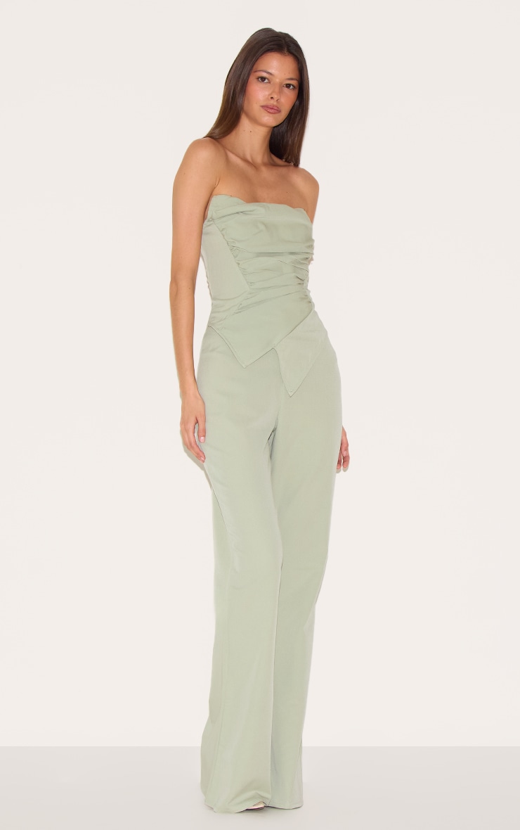 Combinaison bustier vert sauge à corset pointu et détail froncé image 3