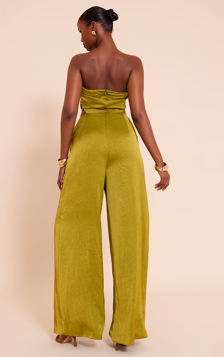 Combinaison large satinée vert olive à découpe et détail noué image 2