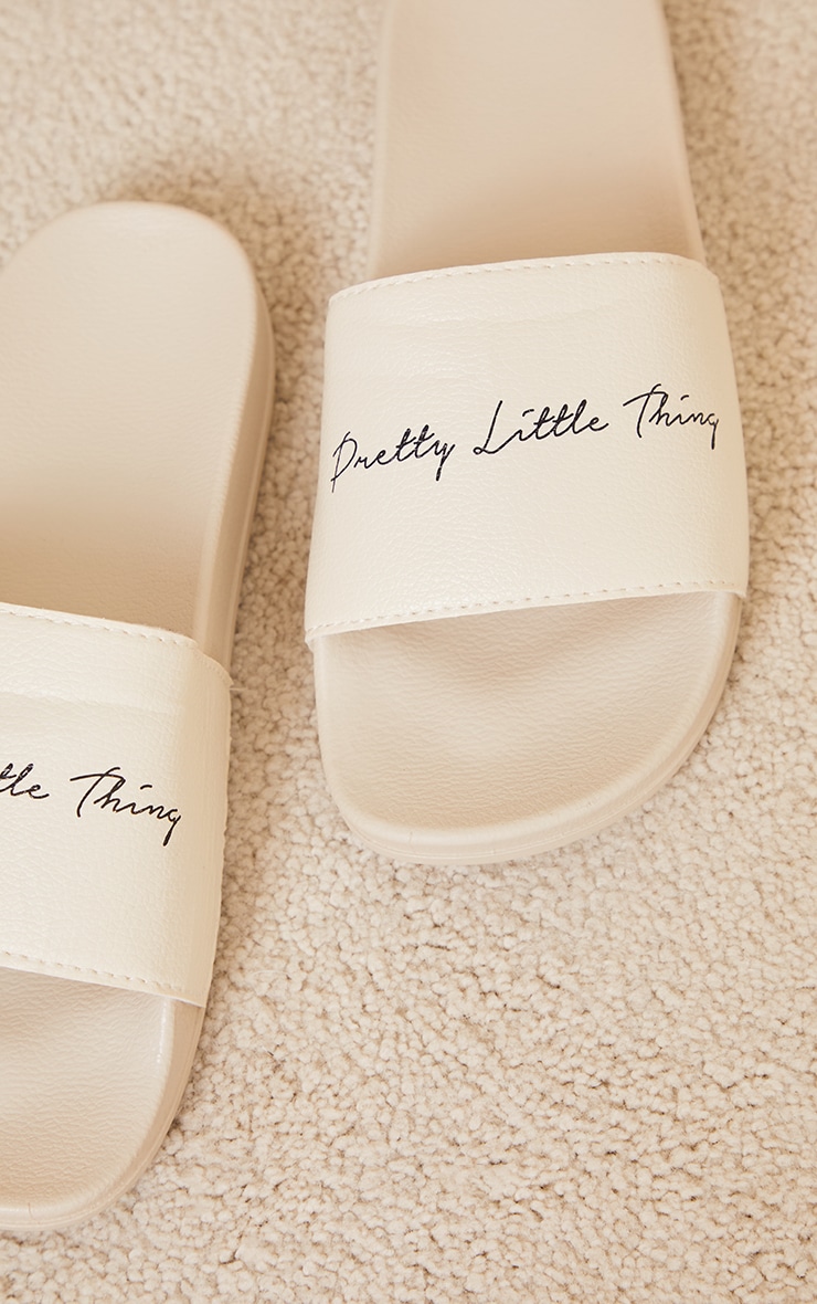 PRETTYLITTLETHING Beige Slogan Sliders image 4