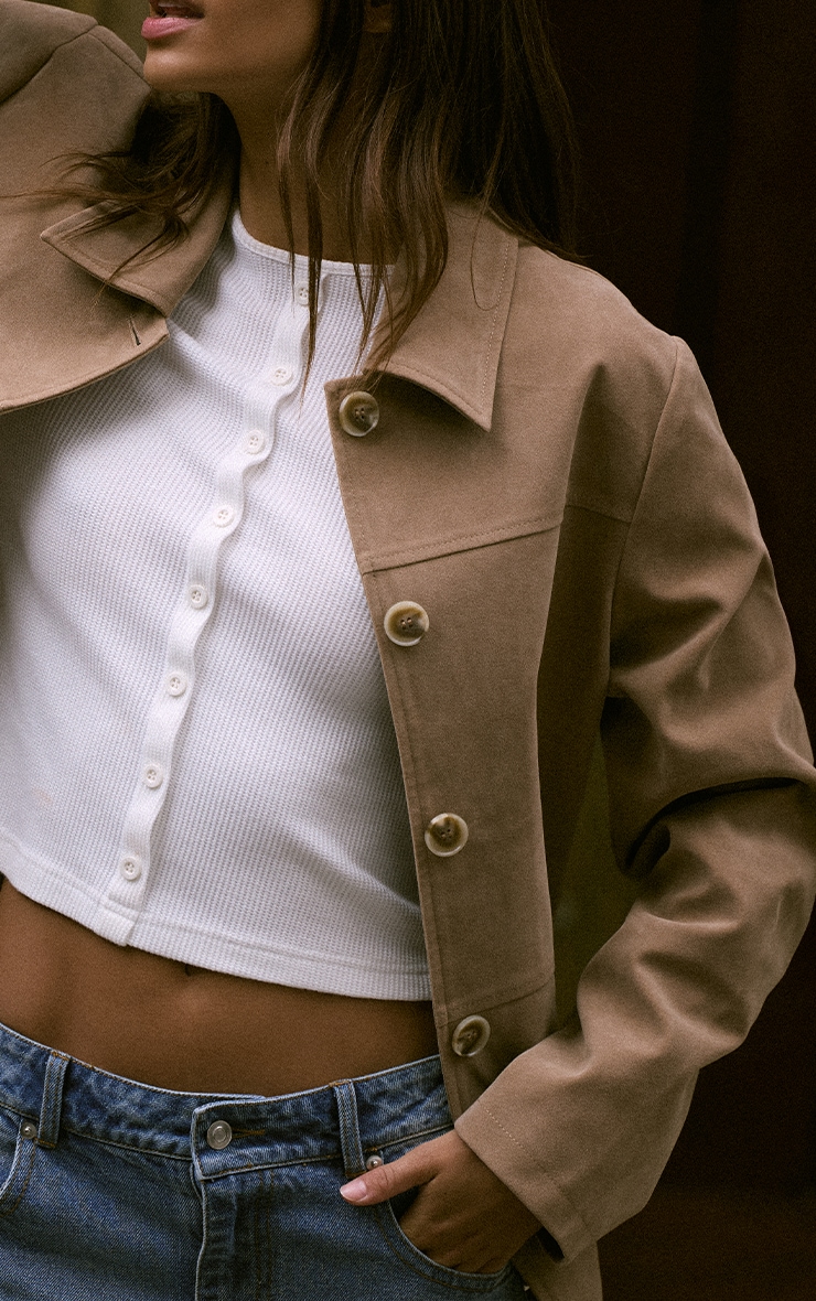 Veste en suédine sable à détails boutonnés image 4
