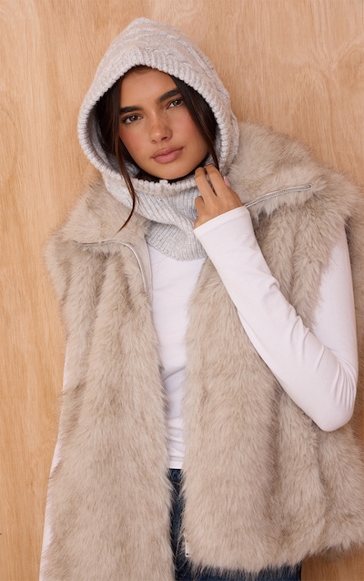 Cagoule en maille tricot torsadée grise